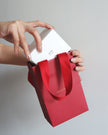 Sac cadeau premium rouge pour votre parfum