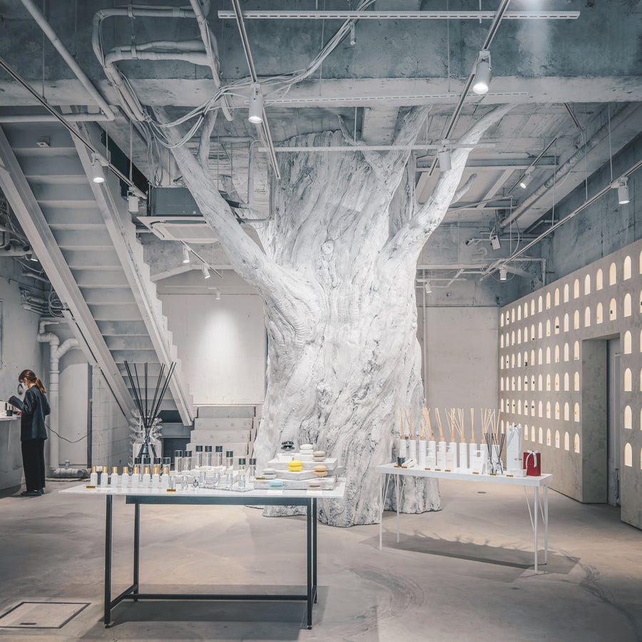 Boutique Sholayered à Nishiazabu Tokyo, espace minimaliste dédié aux parfums japonais