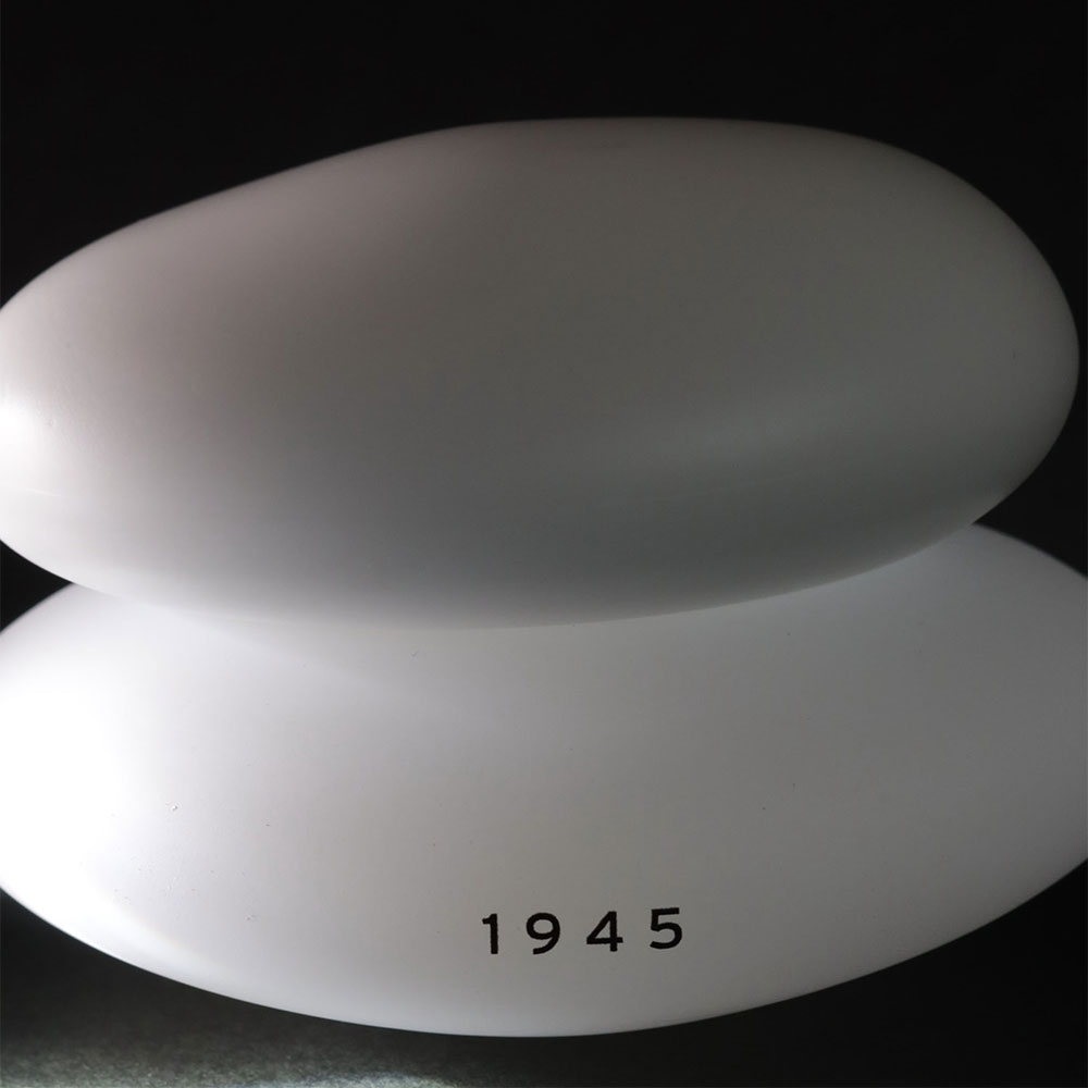 1945 White – Image 7